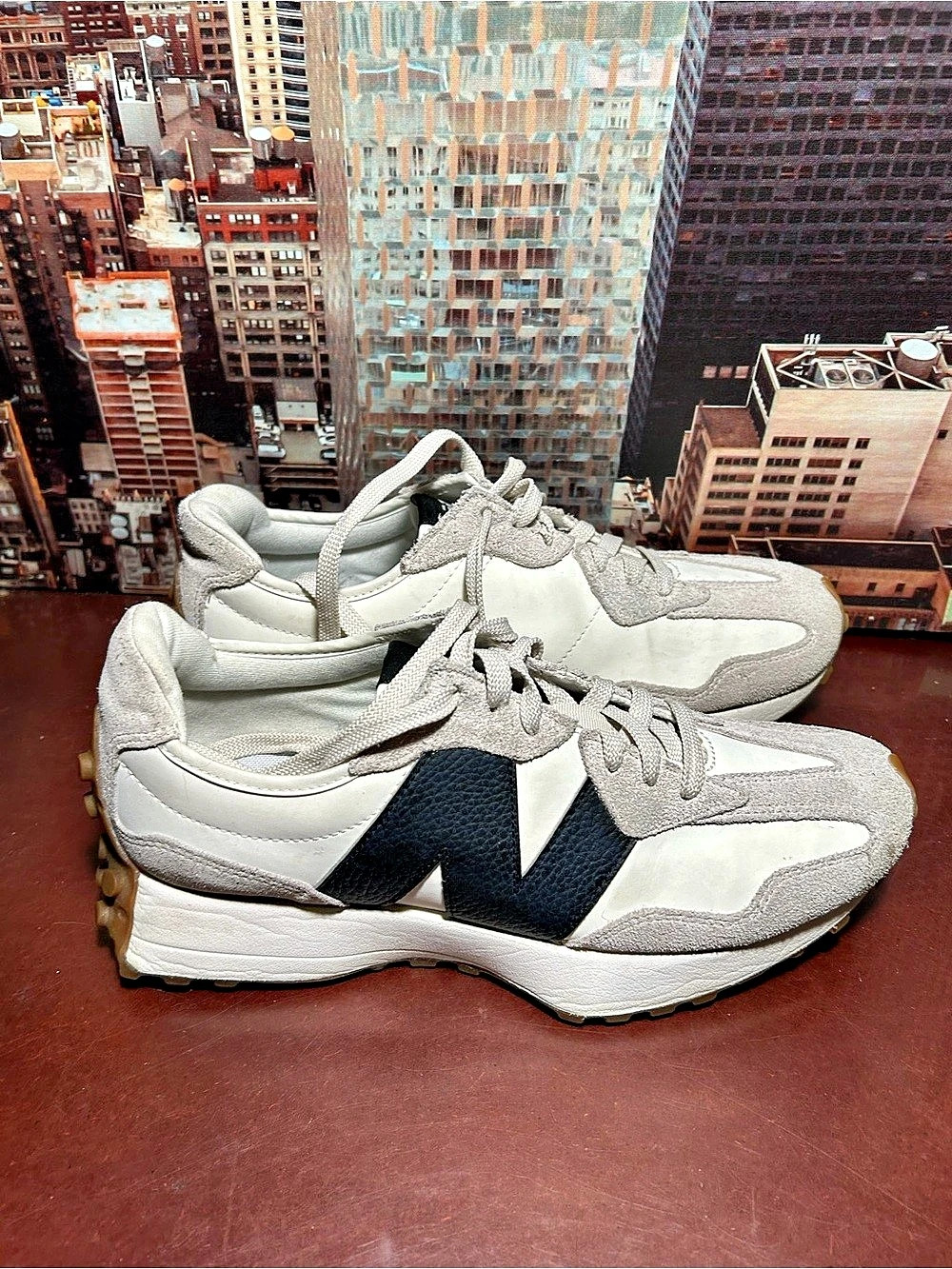 New Balance 327 Women's White & Gray Sneakers US 9.5